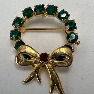 Elegant Gold and Green Wreath Brooch. Eisenberg Ice. Vintage